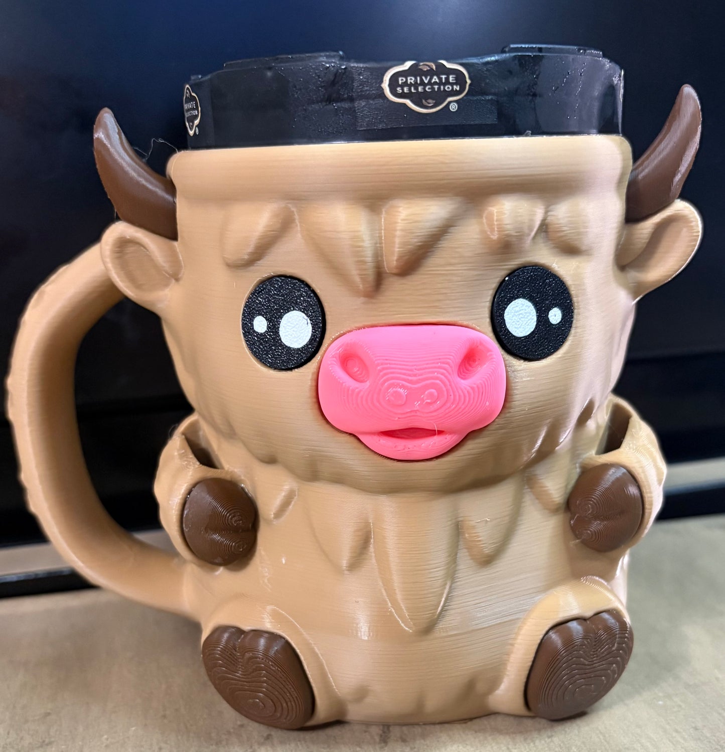 Highland cow ice cream holder