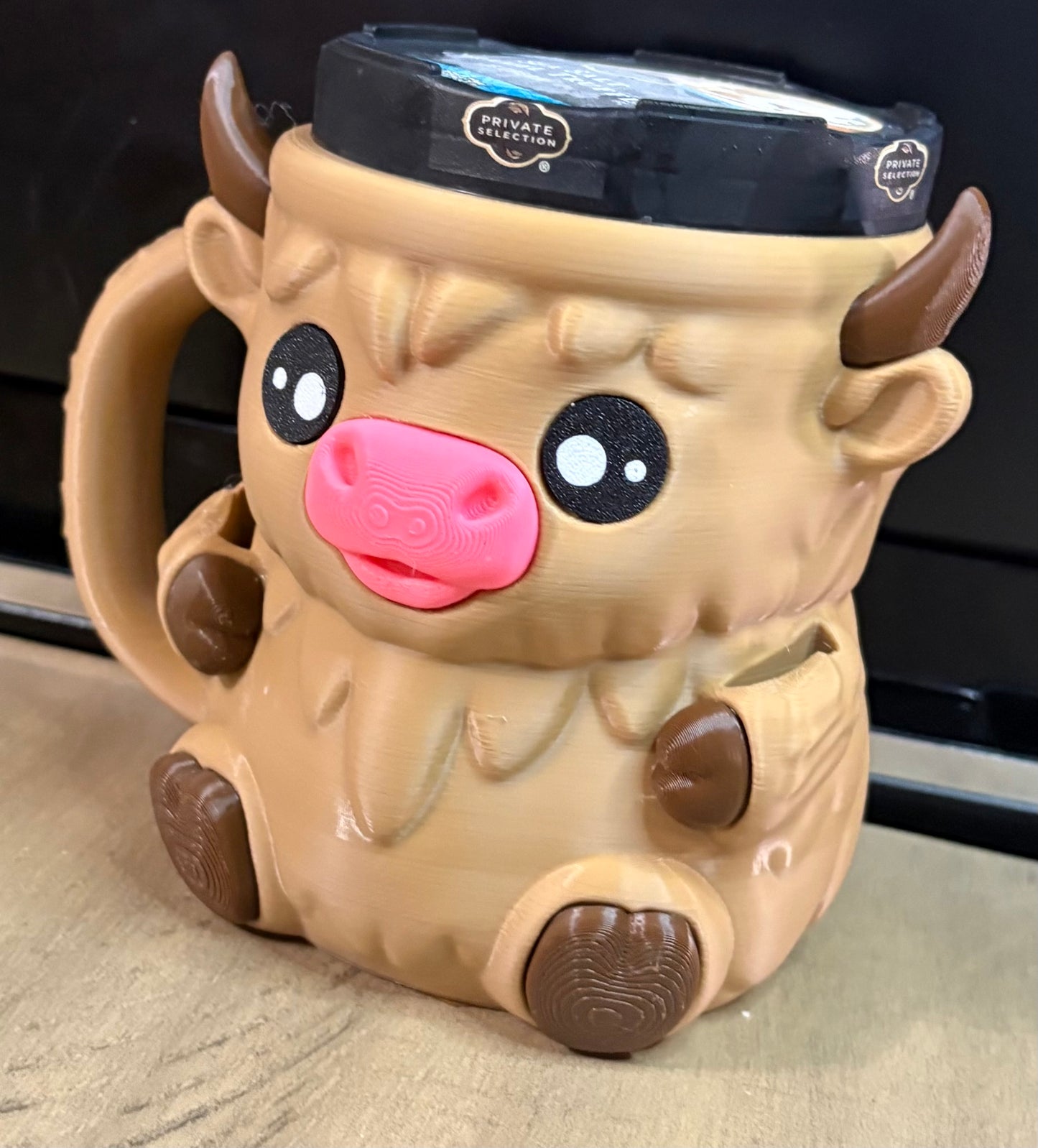 Highland cow ice cream holder