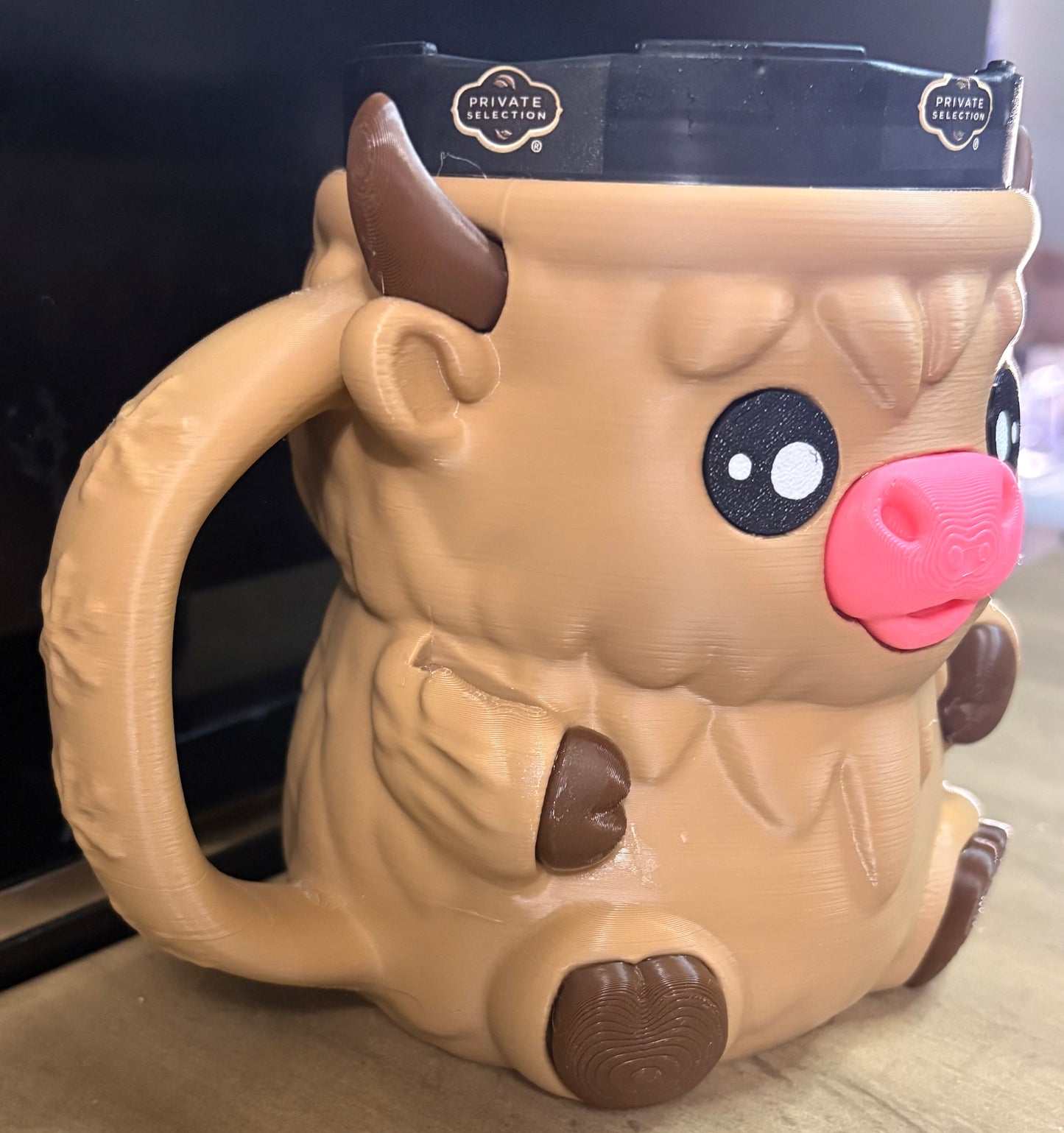 Highland cow ice cream holder